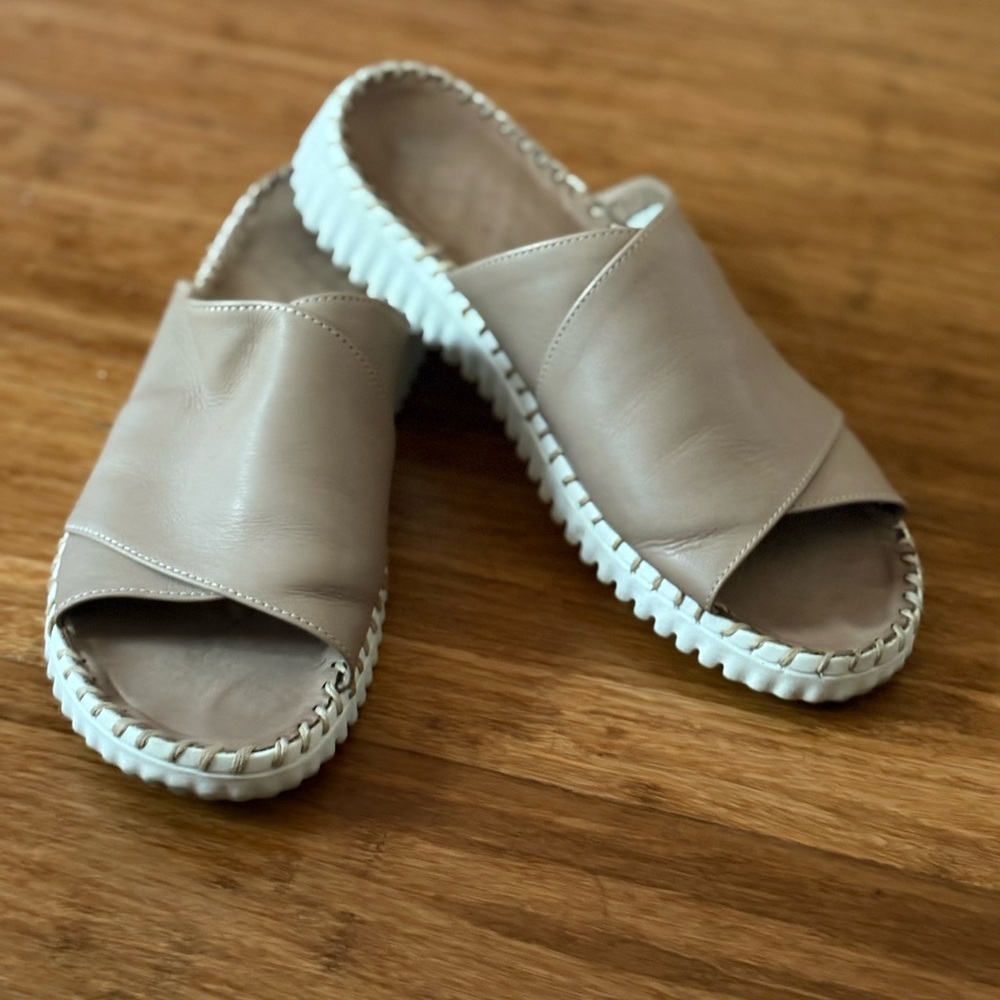 Eric Michael Gloria Women’s Leather Slide Sandals Size 41 Beige